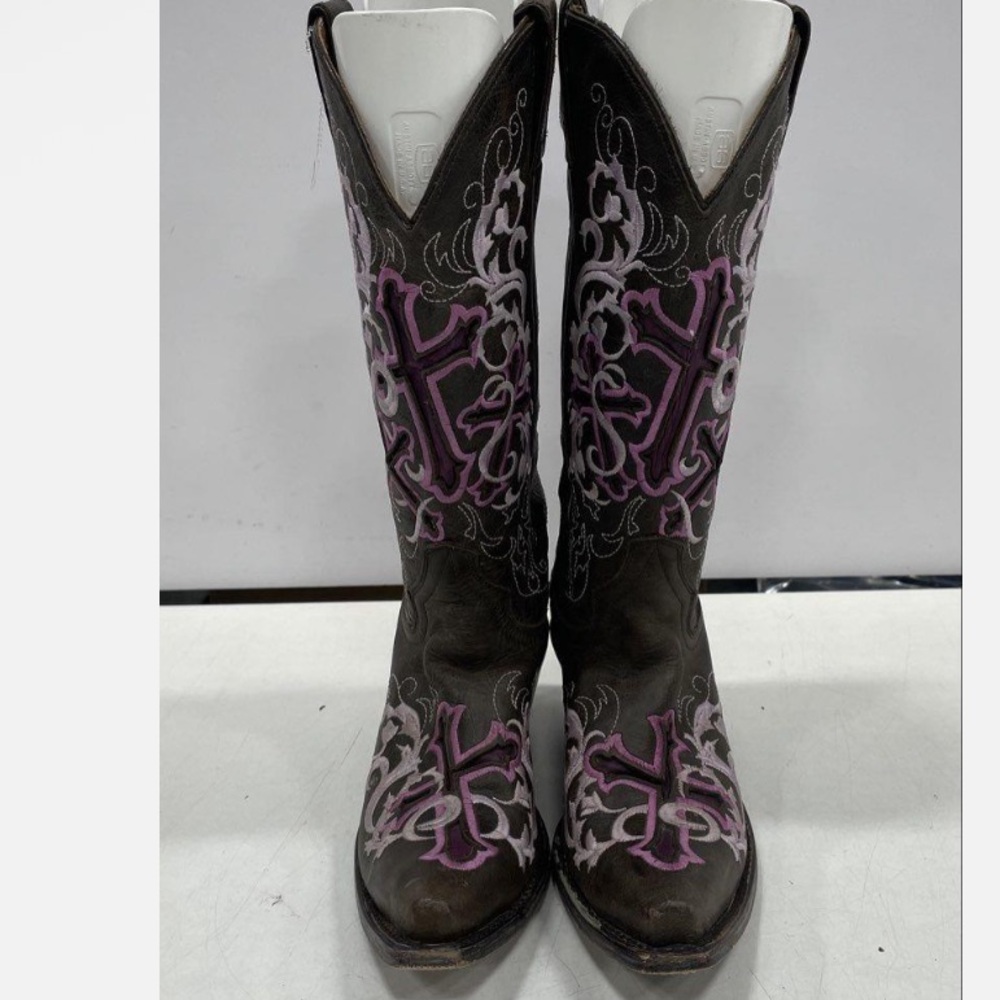 Justin Boots Brown Leather Heeled Boots with Pink Embroidery.  Size 7